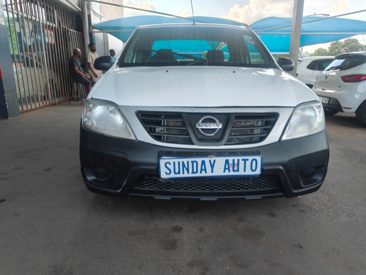 2019 Nissan NP200 1.6 A/C Safety Pack