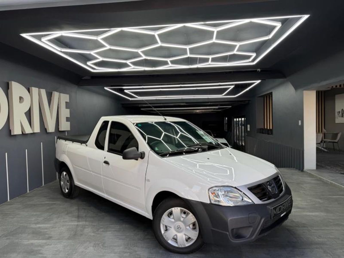 2023 Nissan NP200 1.6 A/C Safety Pack