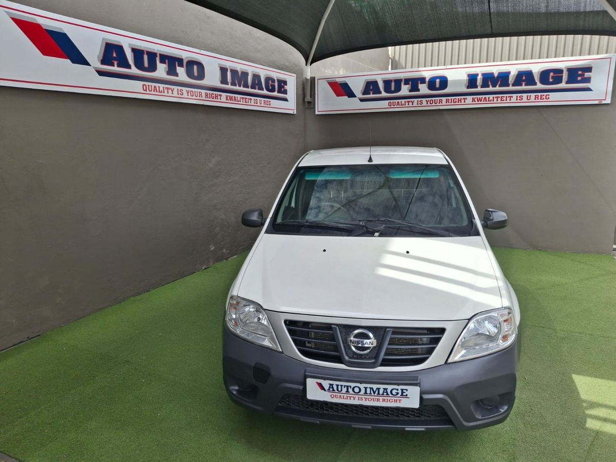 2022 Nissan NP200 1.6 A/C Safety Pack