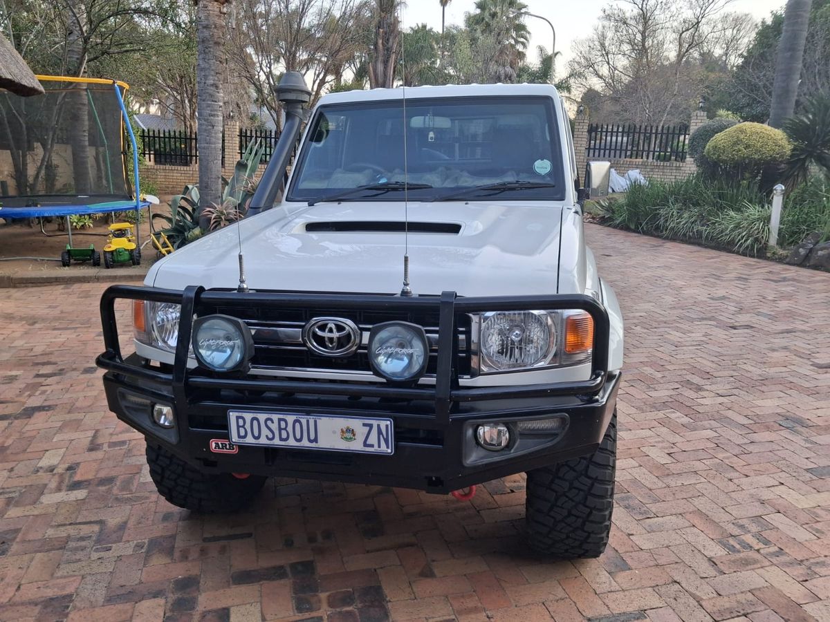 2016 Toyota Land Cruiser 79 4.5 D Single-Cab
