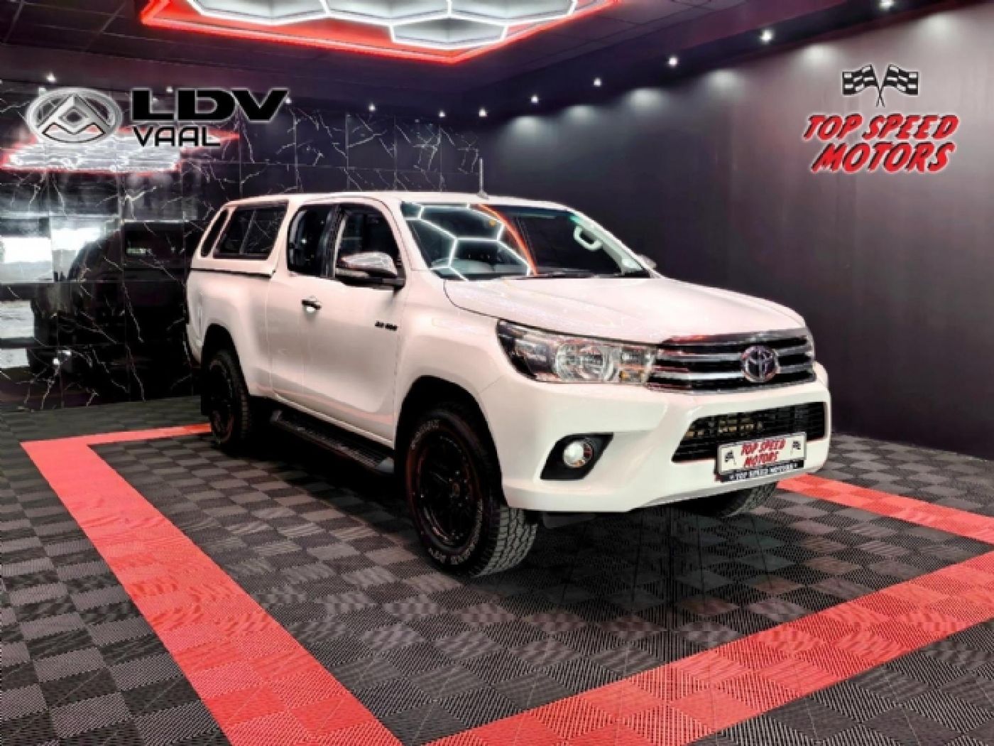 2017 Toyota Hilux 2.8 GD-6 Raider 4x4 Extended Cab