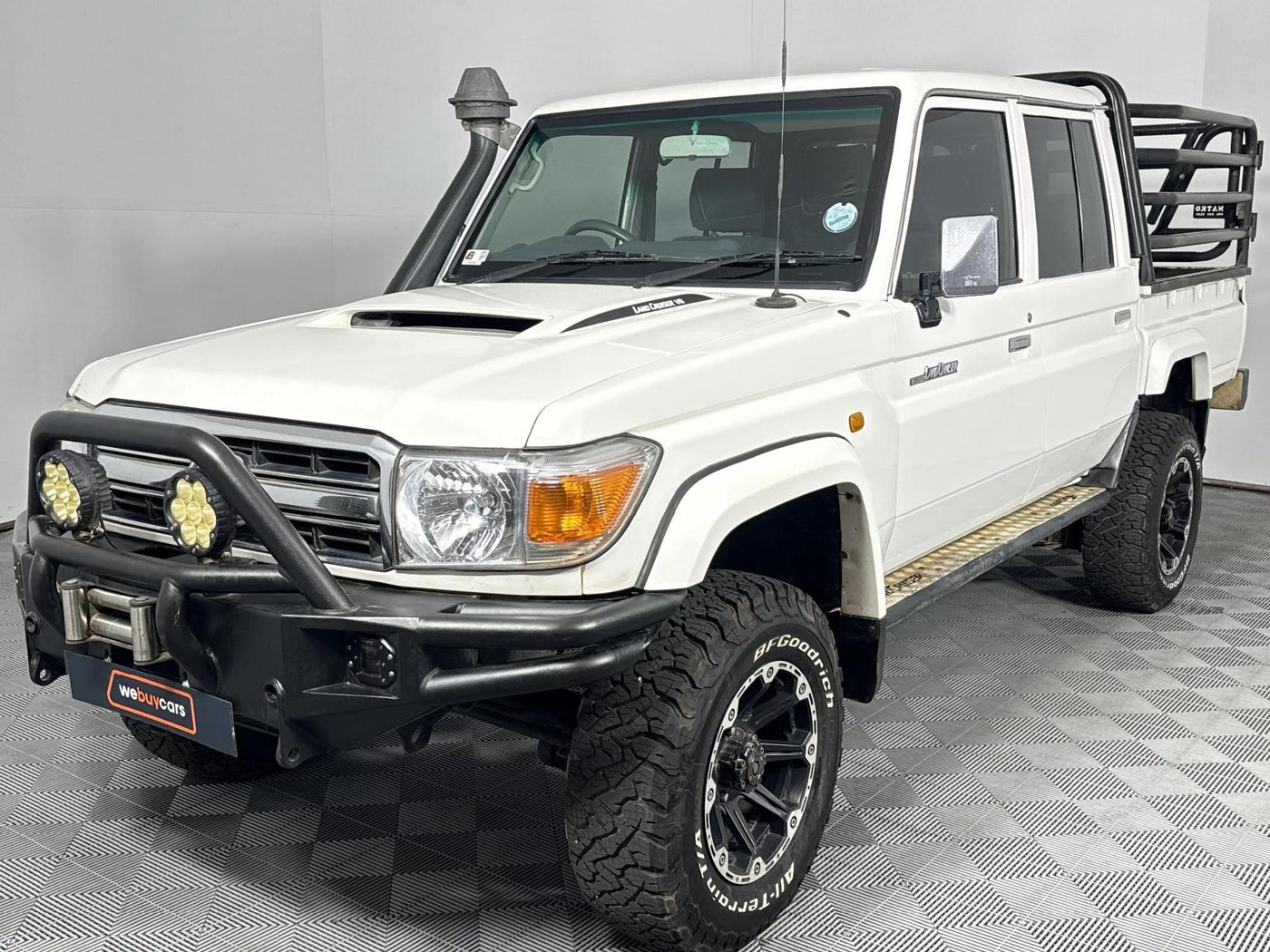 2016 Toyota Land Cruiser 79 4.5 D Double-Cab