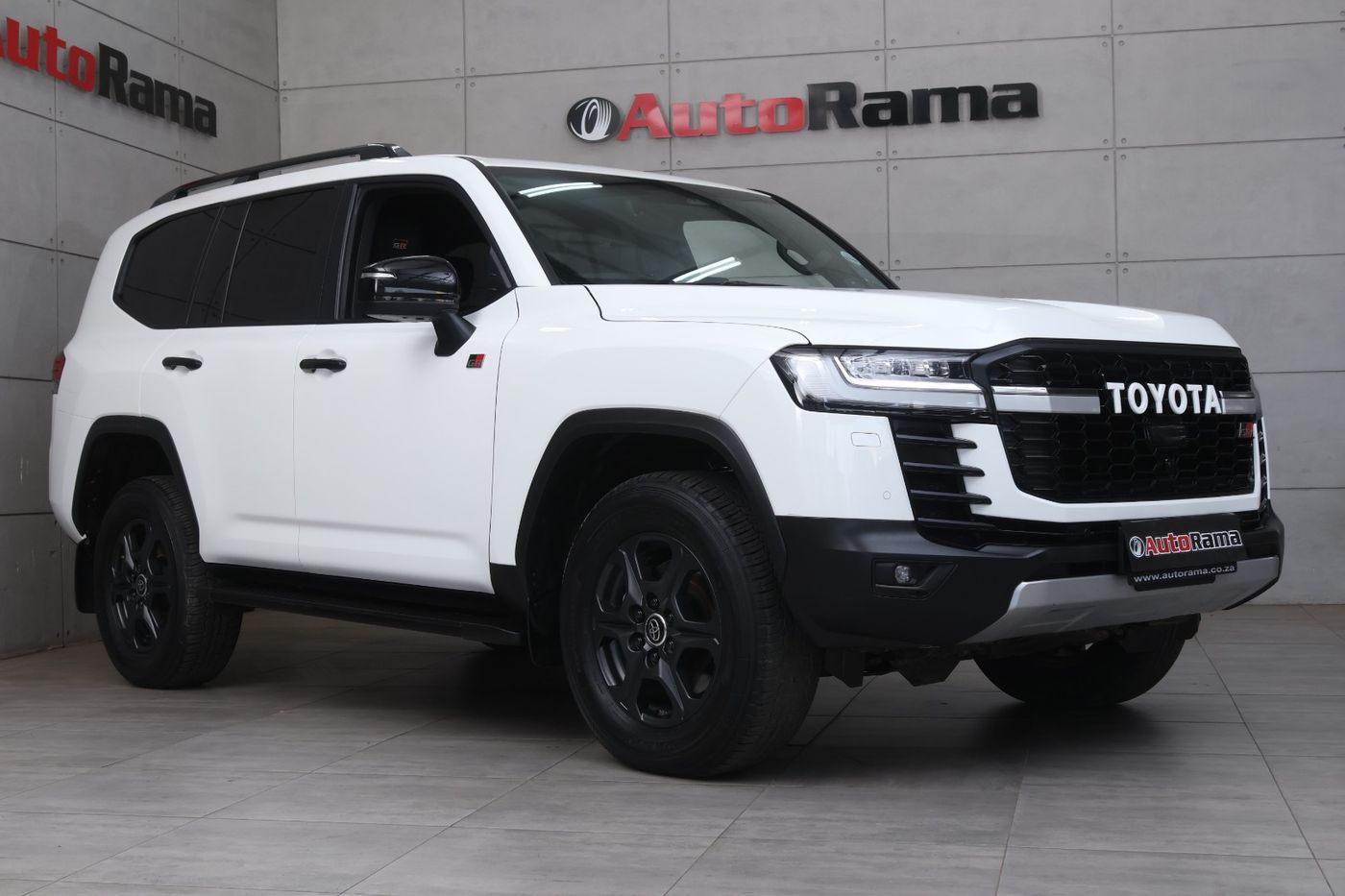 2025 Toyota Land Cruiser 300 V6 3.5 T GR-S
