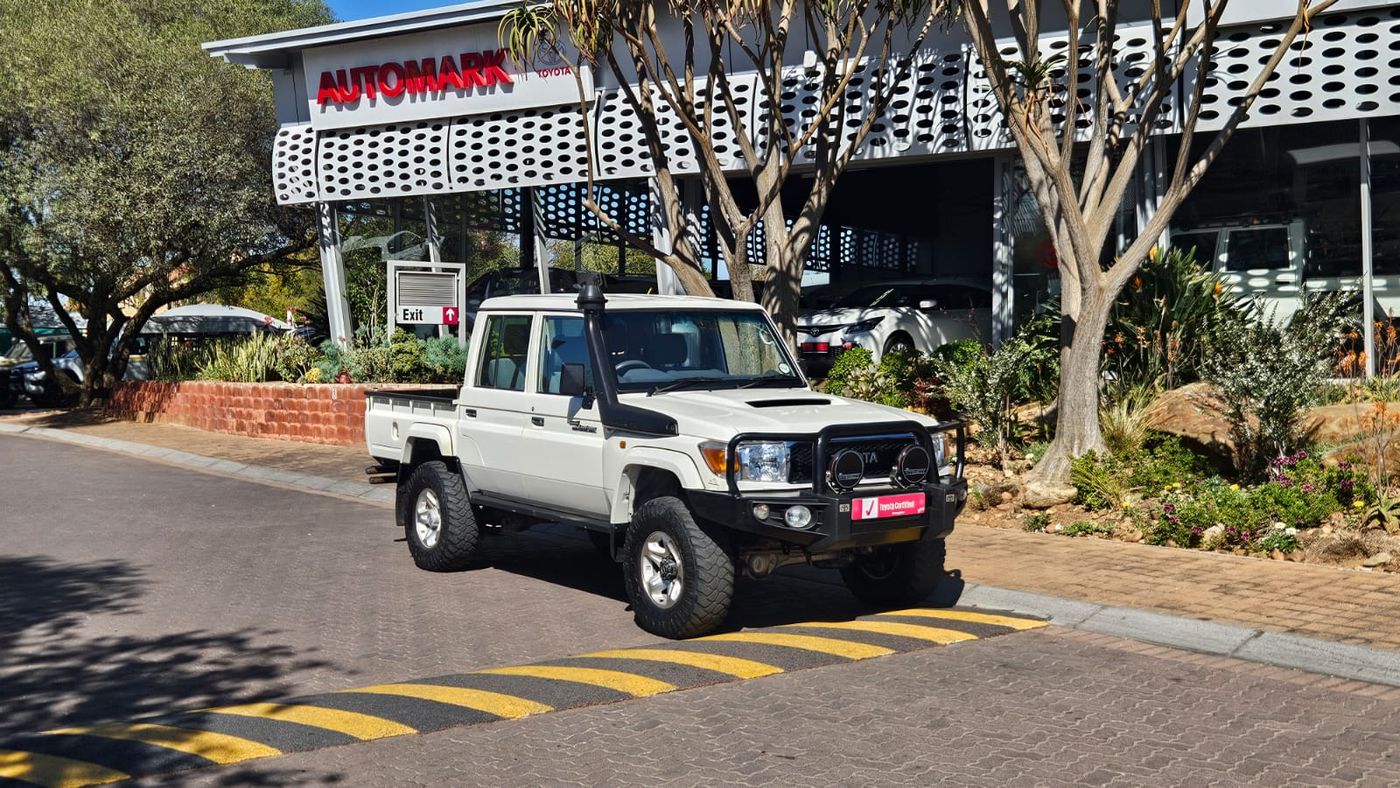 2019 Toyota Land Cruiser 79 4.5 D Namib Double-Cab