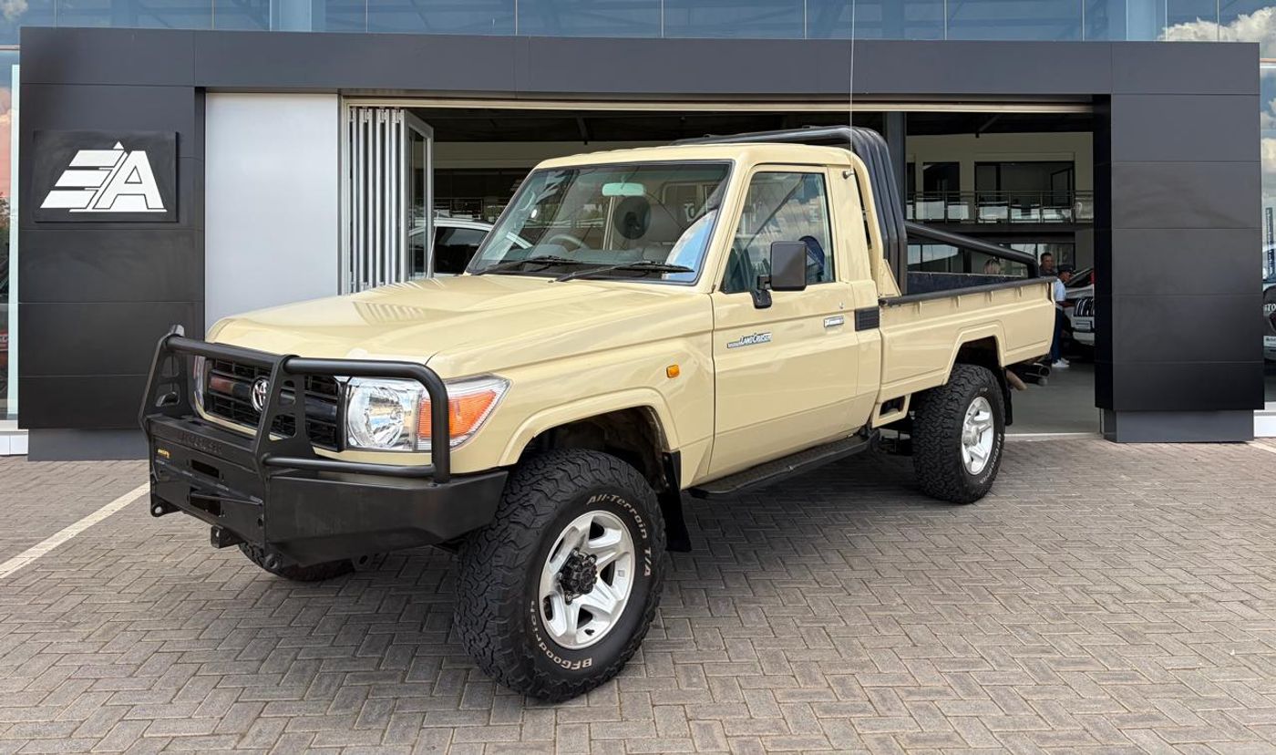 2011 Toyota Land Cruiser 79 4.2 D Single-Cab