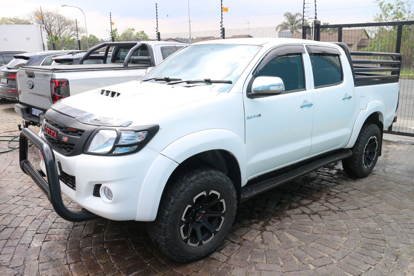 2014 Toyota Hilux 3.0 D-4D Raider 4x4 Auto Double-Cab