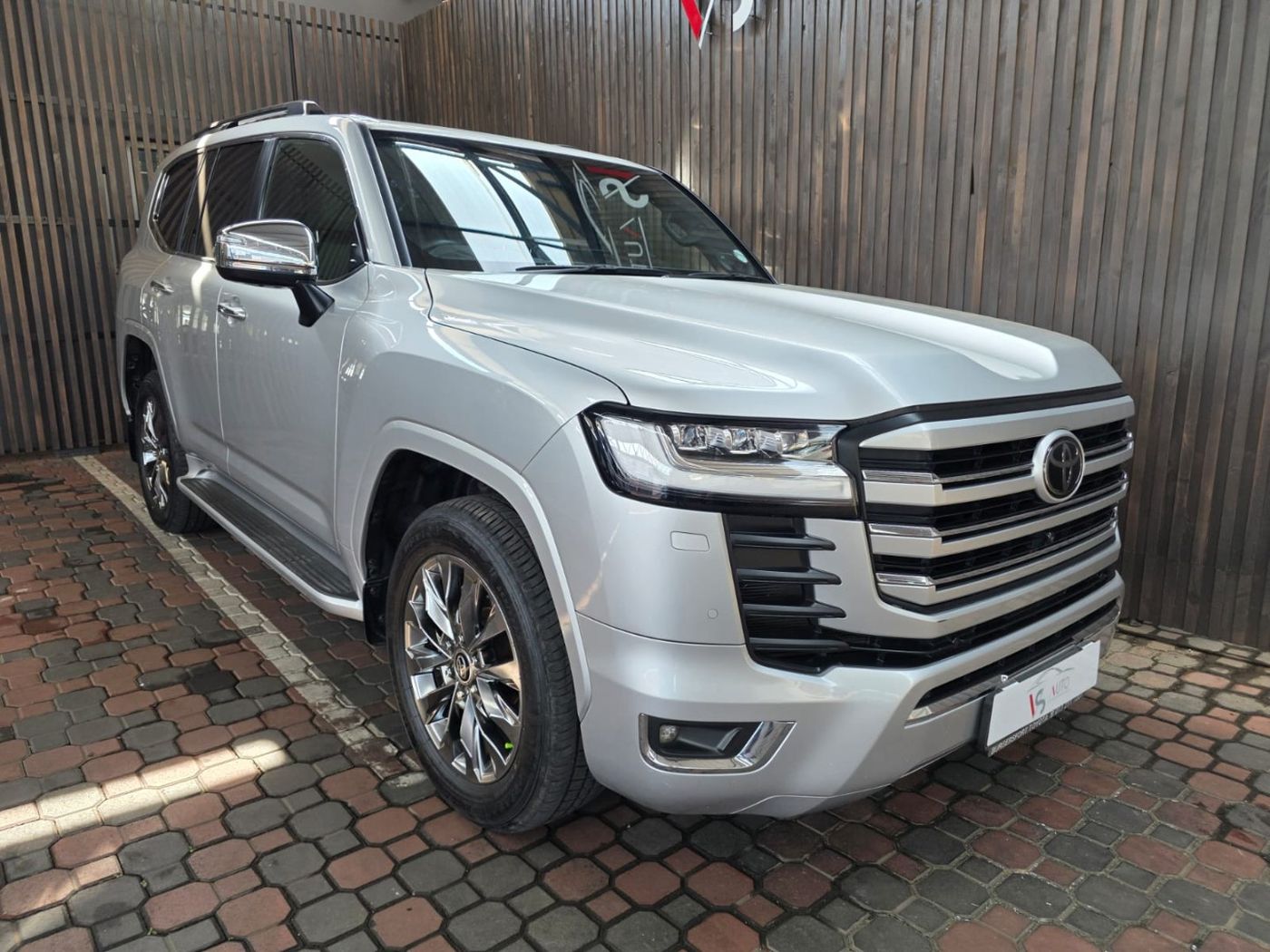 2022 Toyota Land Cruiser 300 V6 3.5 T ZX
