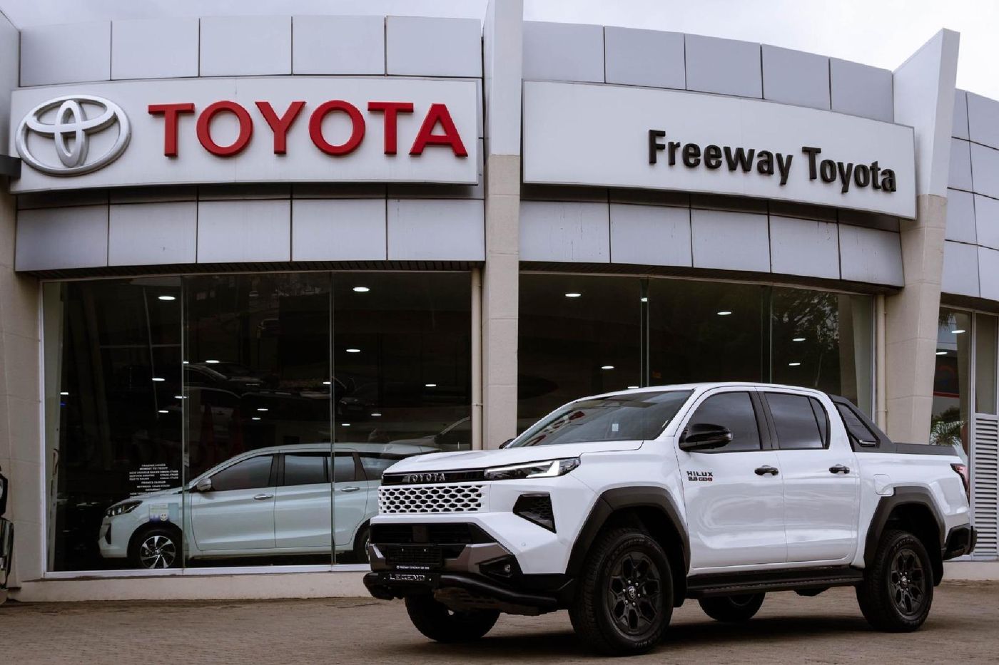 2026 Toyota Hilux 2.8 GD-6 RB Legend Auto Double-Cab (Mhev)