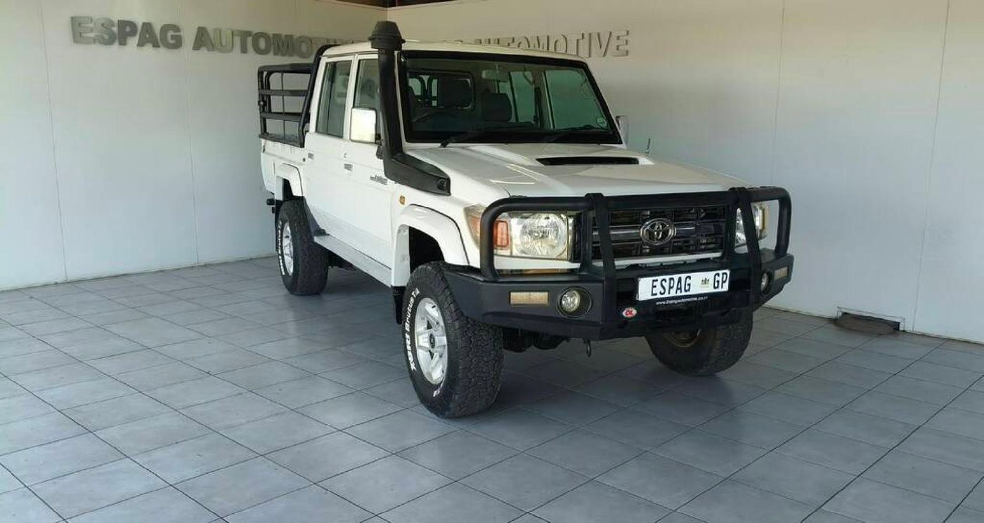 2015 Toyota Land Cruiser 79 4.5 D Double-Cab