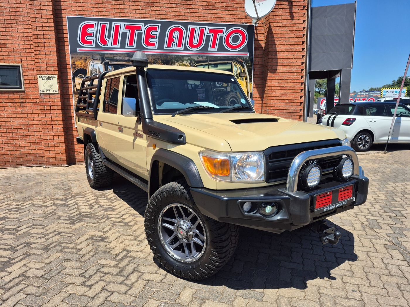 2015 Toyota Land Cruiser 79 4.5 D Double-Cab