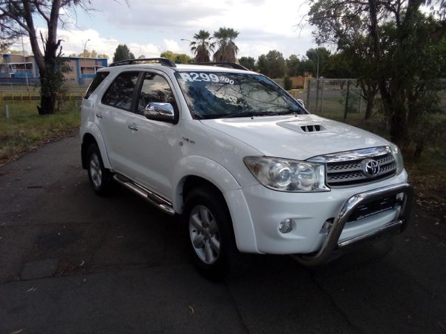 2011 Toyota Fortuner 3.0 D-4D 4x4 Auto, photo 2