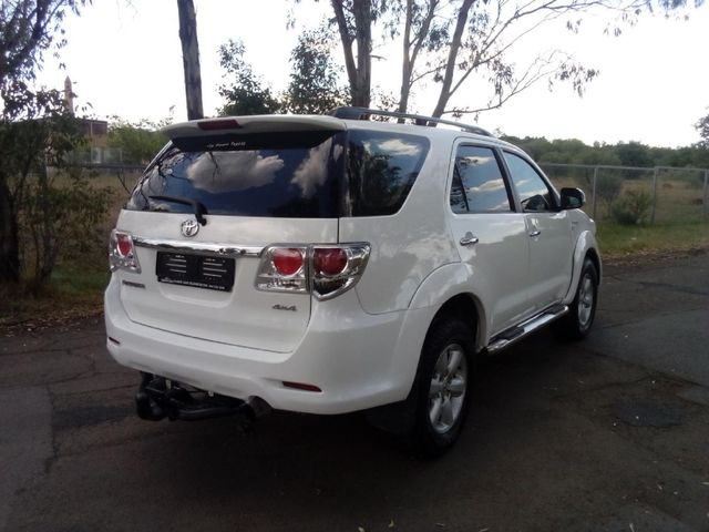 2011 Toyota Fortuner 3.0 D-4D 4x4 Auto, photo 4