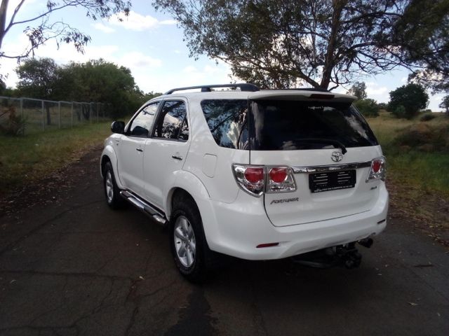 2011 Toyota Fortuner 3.0 D-4D 4x4 Auto, photo 5
