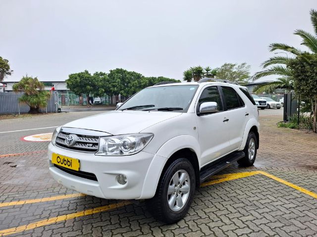 2010 Toyota Fortuner 4.0 V6 Auto, photo 3