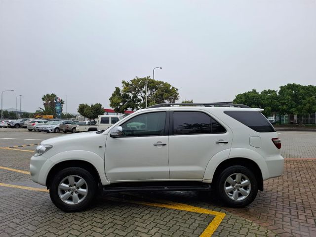 2010 Toyota Fortuner 4.0 V6 Auto, photo 4