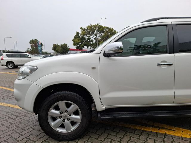 2010 Toyota Fortuner 4.0 V6 Auto, photo 5