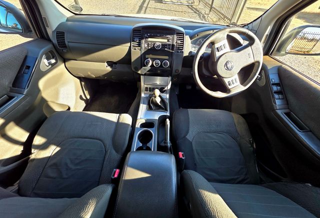 2010 Nissan Navara 2.5 dCi Double-Cab, photo 5