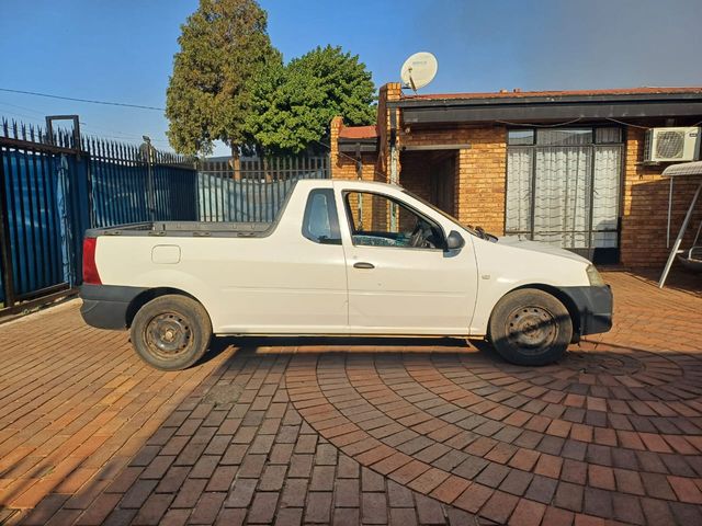 2017 Nissan NP200 1.6 A/C Safety Pack, photo 2