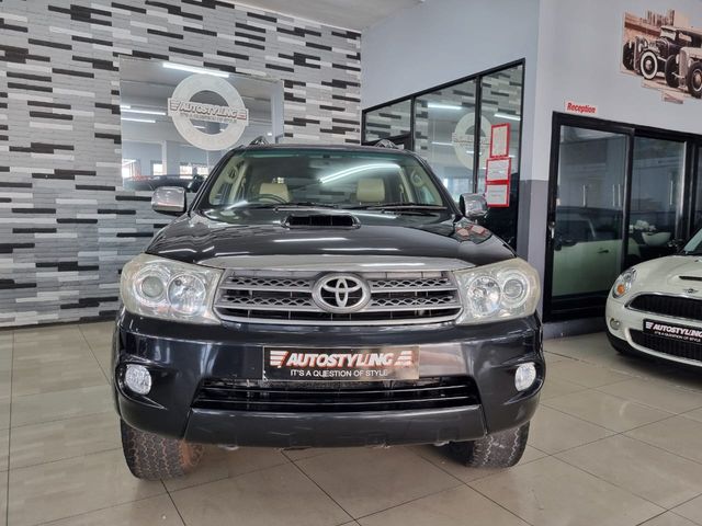 2010 Toyota Fortuner 3.0 D-4D Raised Body, photo 2