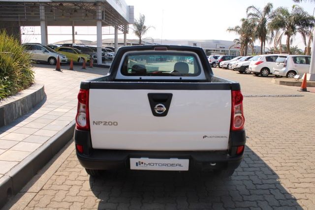 2022 Nissan NP200 1.6 A/C Safety Pack, photo 2