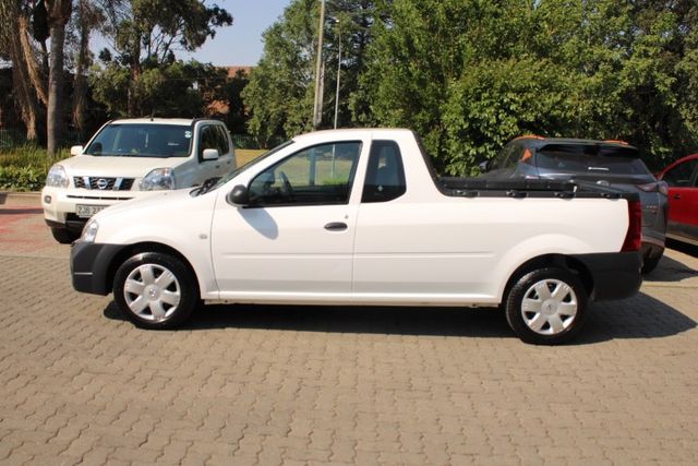 2022 Nissan NP200 1.6 A/C Safety Pack, photo 4