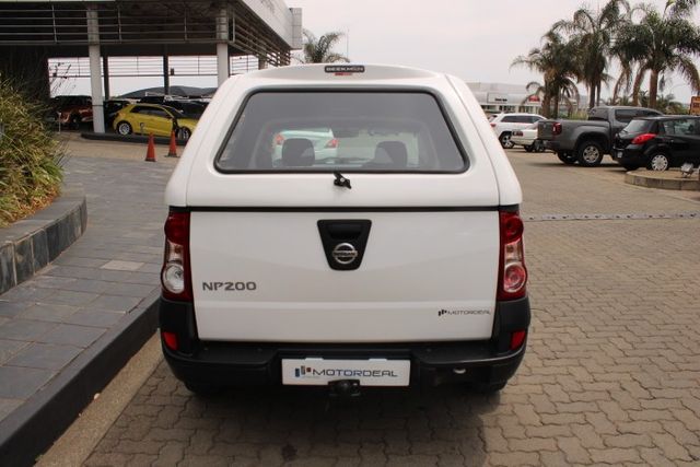 2023 Nissan NP200 1.6 A/C Safety Pack, photo 2