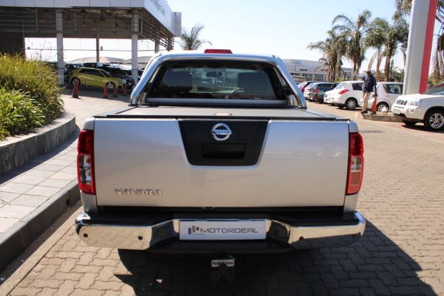 2015 Nissan Navara 2.3 dCi SE 4x2 Double-Cab, photo 2