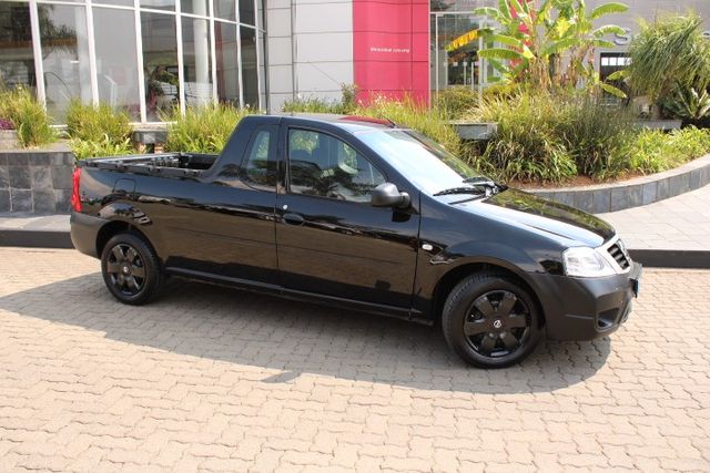 2023 Nissan NP200 1.6 A/C Safety Pack