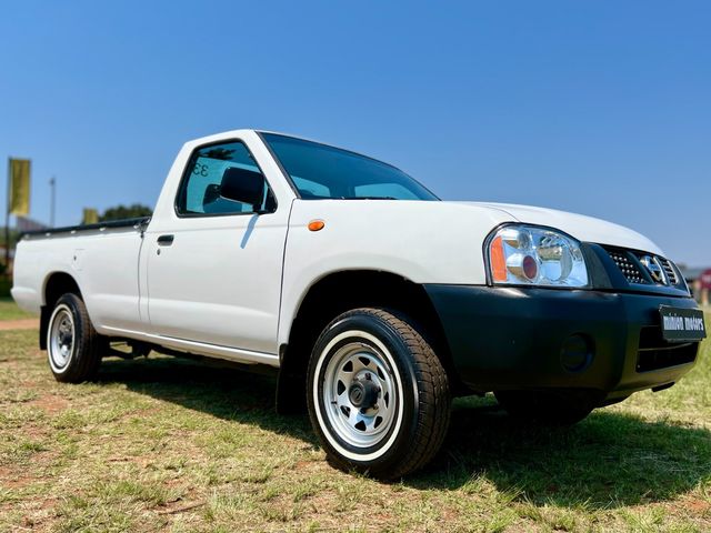 2013 Nissan NP300 2.0i LWB Single-Cab
