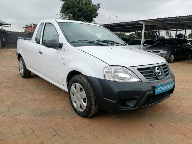 2023 Nissan NP200 1.6 safety pack