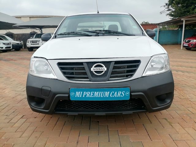 2023 Nissan NP200 1.6 safety pack, photo 2
