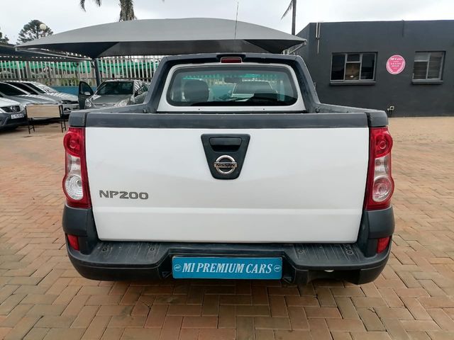 2023 Nissan NP200 1.6 safety pack, photo 5