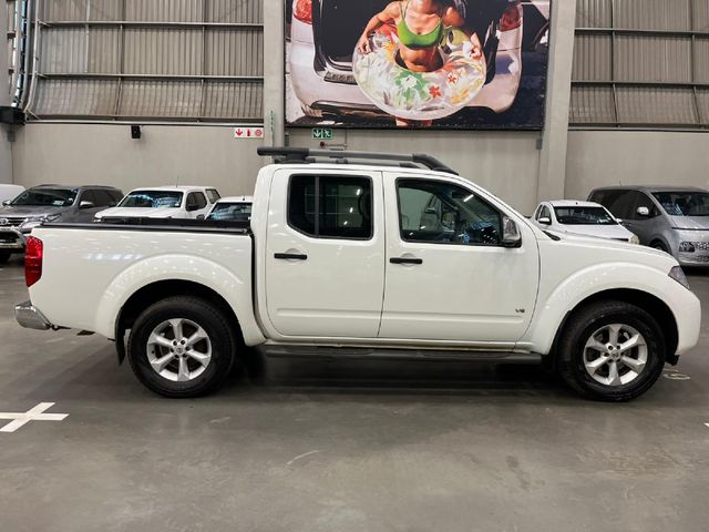 2013 Nissan Navara 3.0 dCi LE Auto 4x4 Double-Cab, photo 2