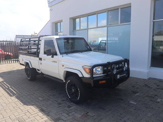 2011 Toyota Land Cruiser 79 4.0 Single-Cab