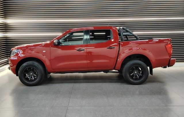 2022 Nissan Navara 2.5 DDTi SE Plus Auto Double-Cab, photo 2