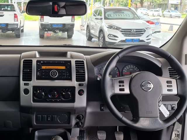 2013 Nissan Navara 2.3 dCi SE 4x2 Double-Cab, photo 4