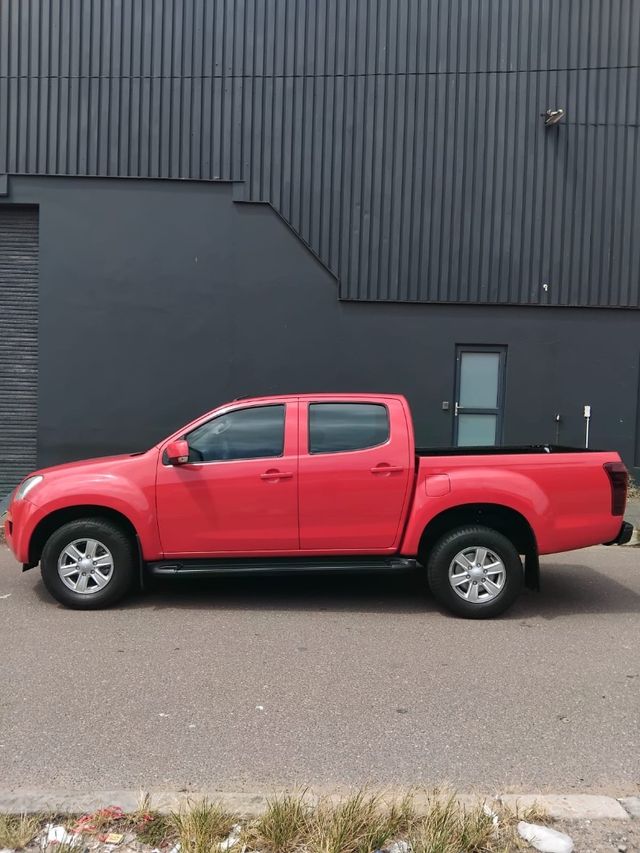 2014 Isuzu KB 240i LE Double-Cab, photo 4
