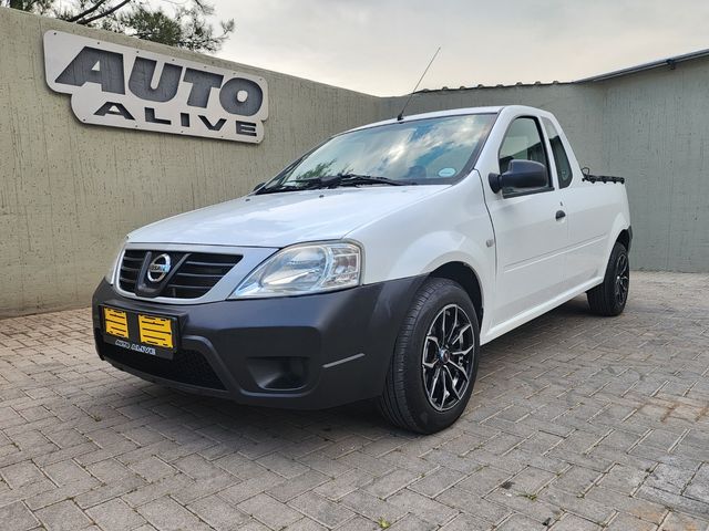 2014 Nissan NP200 1.6 A/C Safety Pack