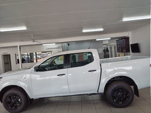 2026 Nissan Navara 2.5 DDTi SE Double-Cab, photo 2