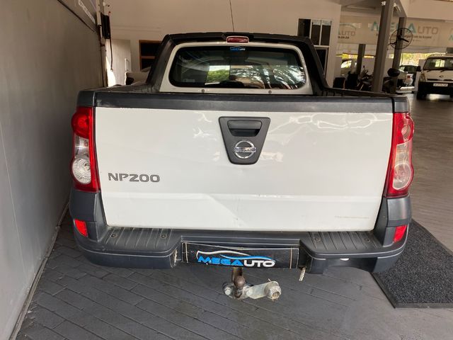 2018 Nissan NP200 1.6 A/C Safety Pack, photo 4