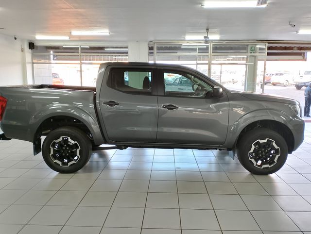 2026 Nissan Navara 2.5 DDTi SE 4X4 Double-Cab, photo 2
