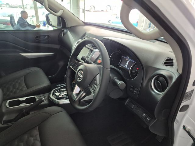 2026 Nissan Navara 2.5DDTi Stealth 4x4 Auto, photo 5