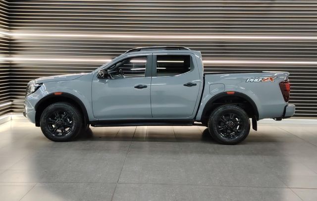 2022 Nissan Navara 2.5 DDTi PRO-2X Auto Double-Cab, photo 2