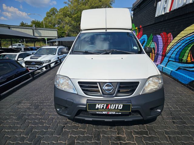 2022 Nissan NP200 1.6 A/C Safety Pack, photo 2