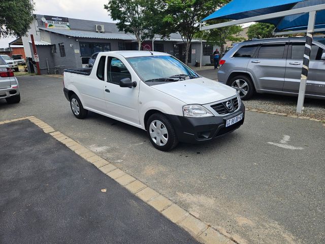 2023 Nissan NP200 1.6 A/C Safety Pack, photo 4