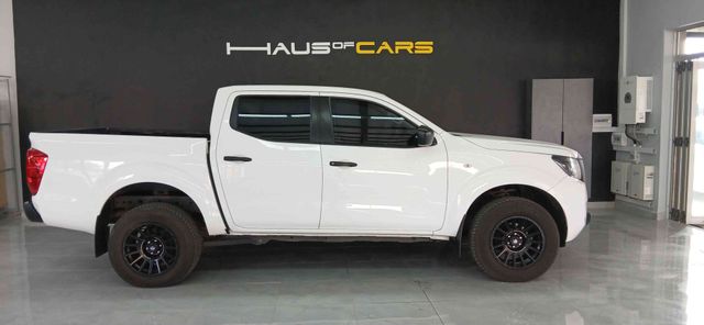 2022 Nissan Navara 2.5 DDTi SE Auto Double-Cab, photo 2