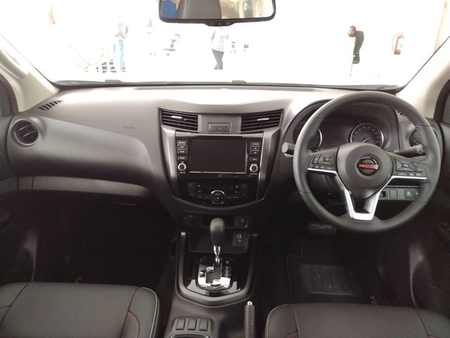 2026 Nissan Navara 2.5 DDTi LE Plus 4X4 Auto Double-Cab, photo 5
