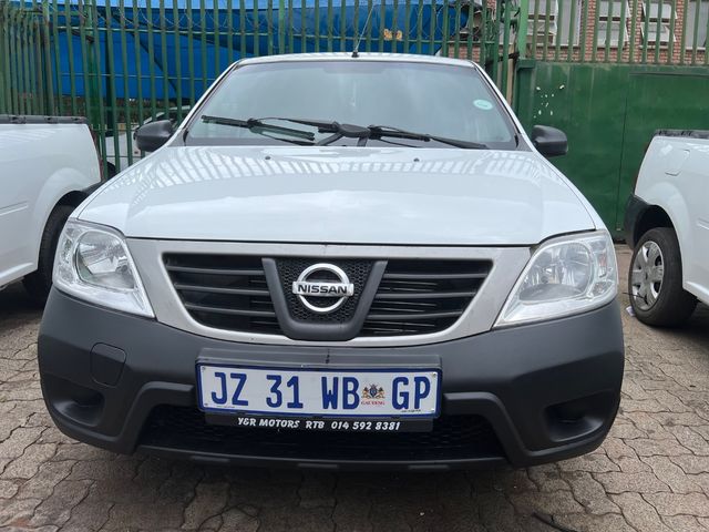 2021 Nissan NP200 1.6 A/C Safety Pack