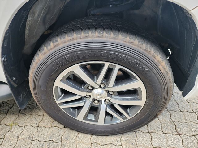2018 Toyota Hilux 2.8 GD-6 Raider 4x4 Auto Double-Cab, photo 4