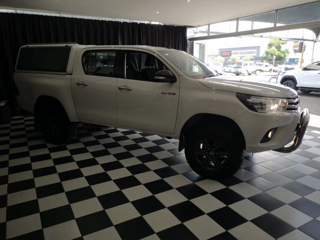 2017 Toyota Hilux 2.8 GD-6 Raider 4x4 Double-Cab Auto, photo 4